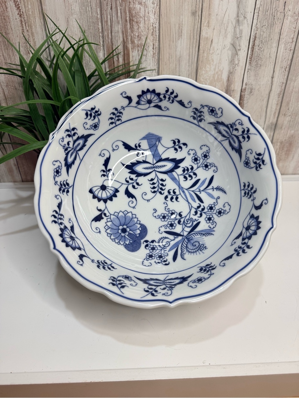 Vintage 9” Blue Danube "Blue Onion" large serving/salad bowl made in Japan